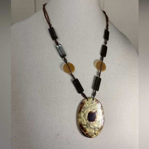 Unique artisan style neutral tones necklace - Picture 2 of 7